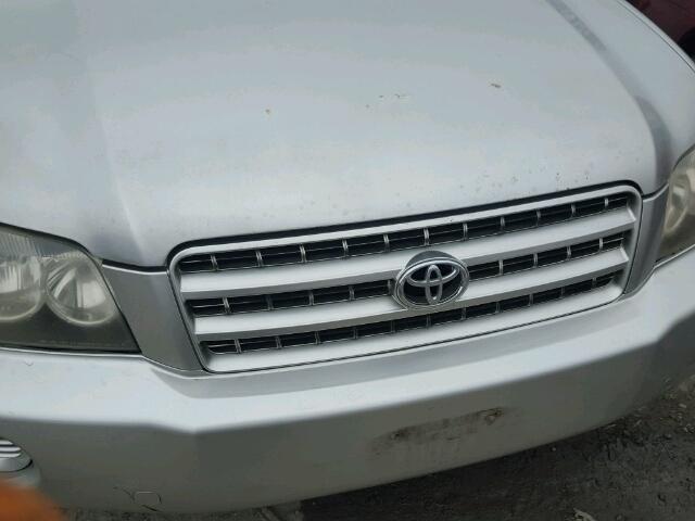 JTEHF21A430128858 - 2003 TOYOTA HIGHLANDER SILVER photo 9