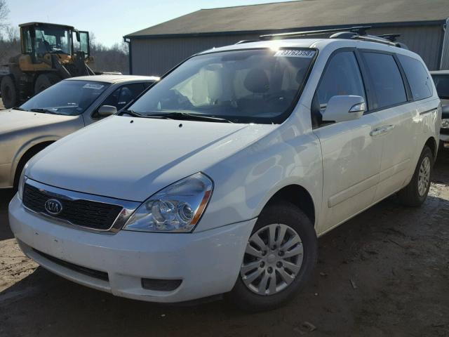 KNDMG4C7XC6445957 - 2012 KIA SEDONA LX WHITE photo 2