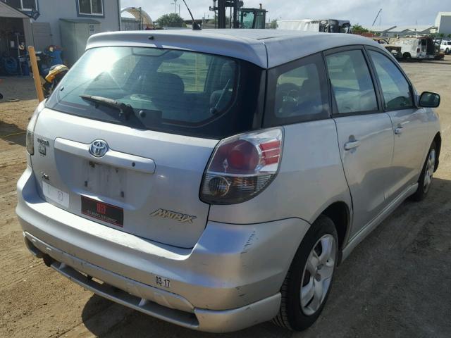 2T1KR32E05C384111 - 2005 TOYOTA MATRIX SILVER photo 4