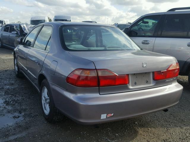 1HGCG1648YA096217 - 2000 HONDA ACCORD LX GRAY photo 3