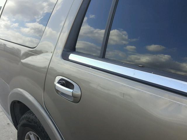 5LMFU28R83LJ12599 - 2003 LINCOLN NAVIGATOR GRAY photo 9