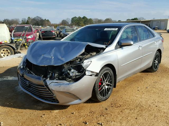 4T1BF1FK6FU942167 - 2015 TOYOTA CAMRY LE SILVER photo 2