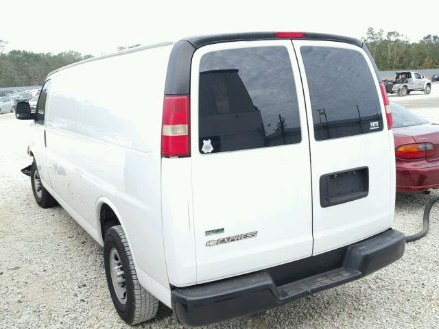 1GCWGGCA2B1142396 - 2011 CHEVROLET EXPRESS G2 WHITE photo 3