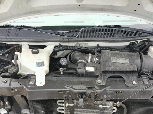 1GCWGGCA2B1142396 - 2011 CHEVROLET EXPRESS G2 WHITE photo 7