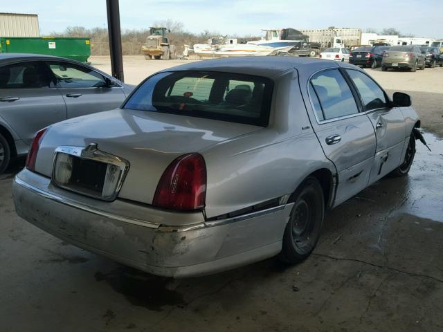 1LNFM81WXWY665929 - 1998 LINCOLN TOWN CAR E SILVER photo 4