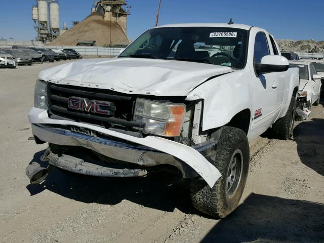 1GTEC19J98Z307916 - 2008 GMC SIERRA C15 WHITE photo 2