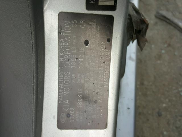 KNADC125046309698 - 2004 KIA RIO SILVER photo 10