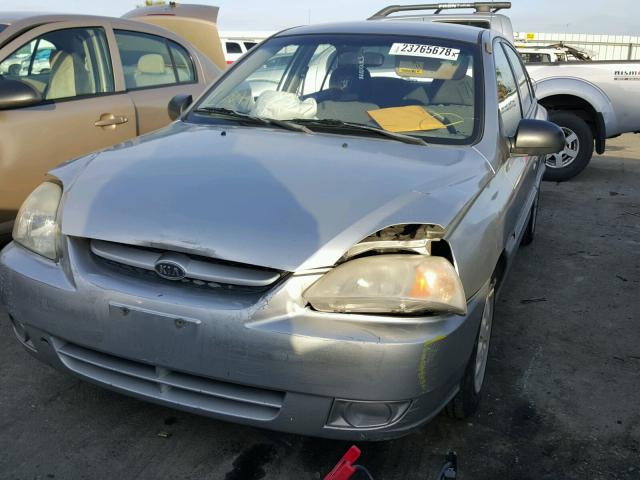 KNADC125046309698 - 2004 KIA RIO SILVER photo 2