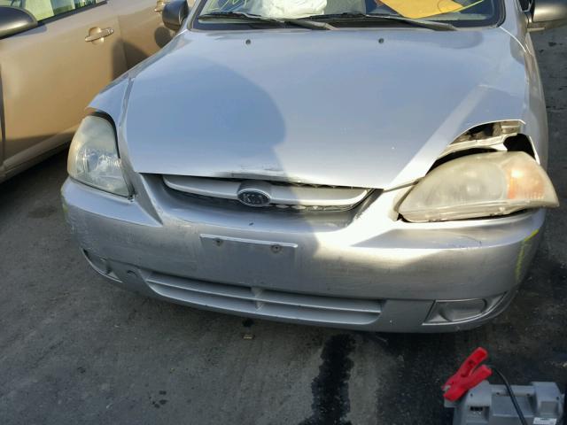 KNADC125046309698 - 2004 KIA RIO SILVER photo 9