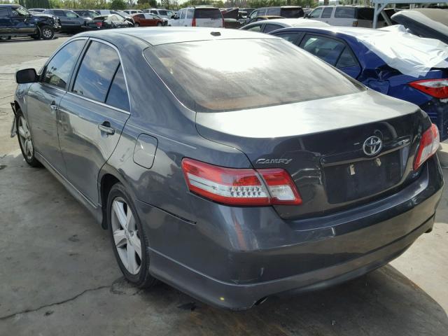 4T1BF3EK3BU772678 - 2011 TOYOTA CAMRY BASE GRAY photo 3