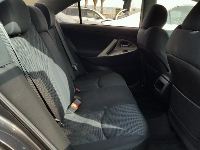 4T1BF3EK3BU772678 - 2011 TOYOTA CAMRY BASE GRAY photo 6