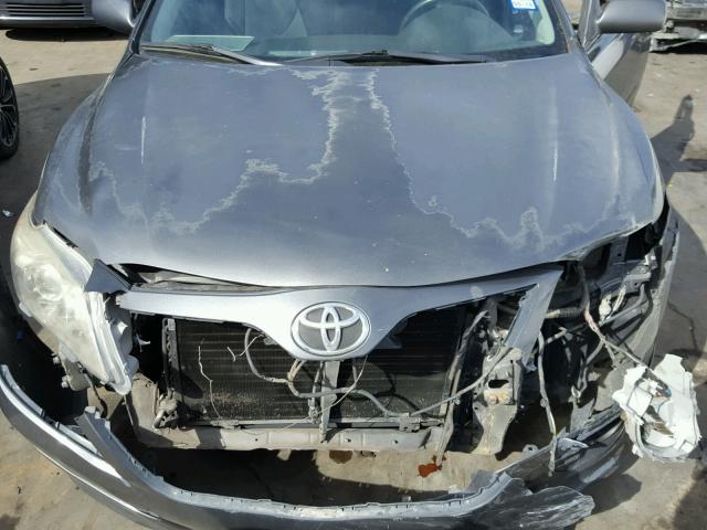 4T1BF3EK3BU772678 - 2011 TOYOTA CAMRY BASE GRAY photo 7