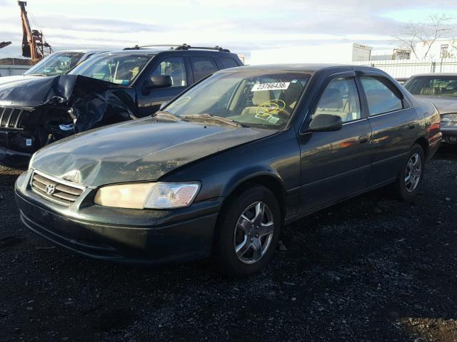 4T1BG22K51U092128 - 2001 TOYOTA CAMRY CE GREEN photo 2