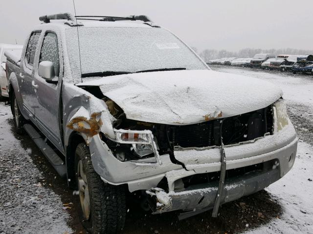 1N6AD07W77C438636 - 2007 NISSAN FRONTIER C SILVER photo 1