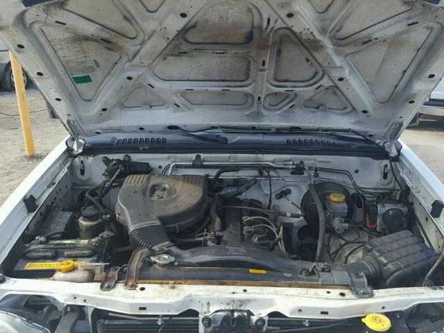 1N6DD26T03C440321 - 2003 NISSAN FRONTIER K WHITE photo 7