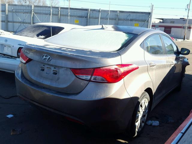 5NPDH4AEXDH208018 - 2013 HYUNDAI ELANTRA GL GRAY photo 4