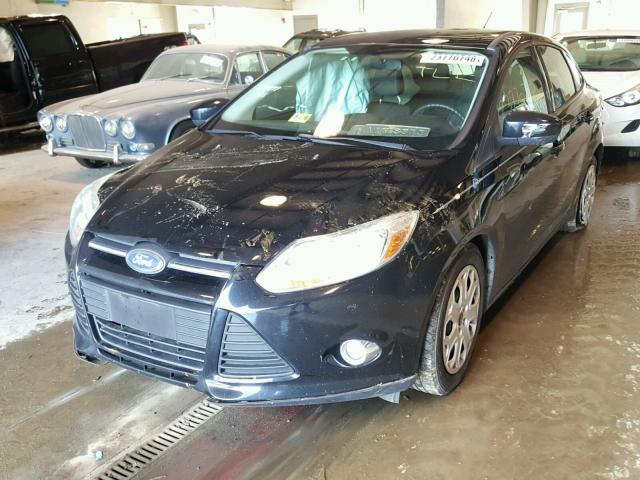 1FAHP3F23CL209265 - 2012 FORD FOCUS SE BLACK photo 2