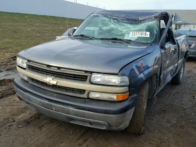 1GCEC14VX2Z156408 - 2002 CHEVROLET SILVERADO GRAY photo 2