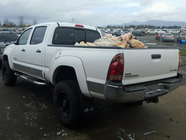 5TEMU52N66Z159447 - 2006 TOYOTA TACOMA DOU WHITE photo 3