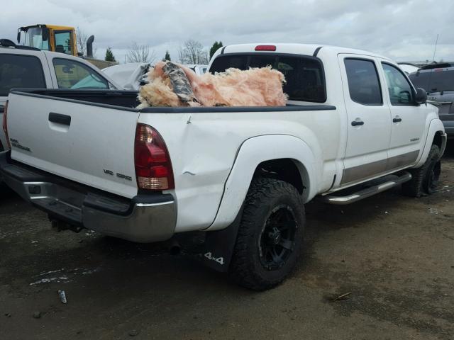 5TEMU52N66Z159447 - 2006 TOYOTA TACOMA DOU WHITE photo 4