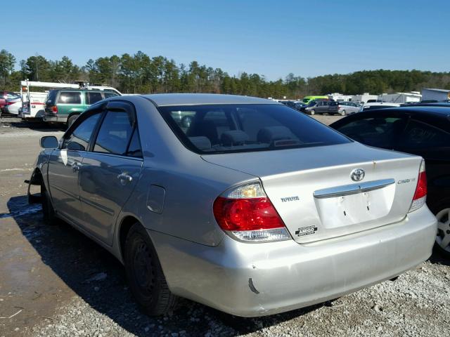 4T1BE30K45U511302 - 2005 TOYOTA CAMRY LE SILVER photo 3