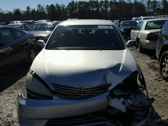 4T1BE30K45U511302 - 2005 TOYOTA CAMRY LE SILVER photo 9