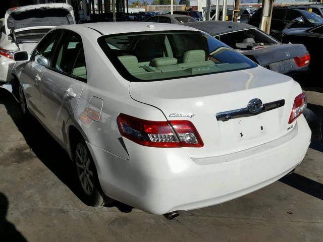 4T1BK3EK2BU623366 - 2011 TOYOTA CAMRY SE WHITE photo 3