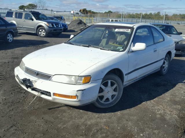 1HGCD7233VA031618 - 1997 HONDA ACCORD LX WHITE photo 2