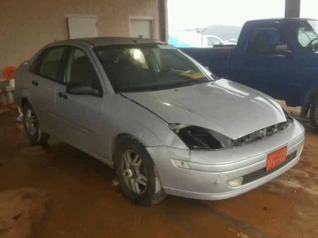 1FAFP3436YW359749 - 2000 FORD FOCUS SE SILVER photo 1