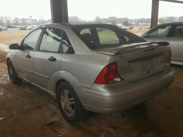 1FAFP3436YW359749 - 2000 FORD FOCUS SE SILVER photo 3