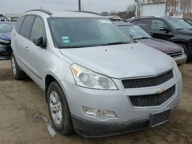 1GNKREED8BJ228503 - 2011 CHEVROLET TRAVERSE L SILVER photo 1