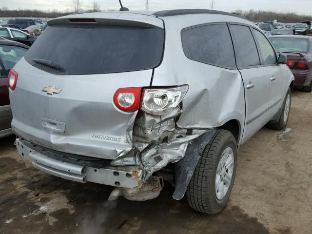 1GNKREED8BJ228503 - 2011 CHEVROLET TRAVERSE L SILVER photo 4