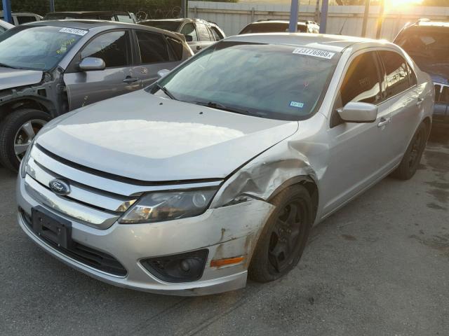 3FAHP0HA9AR128143 - 2010 FORD FUSION SE SILVER photo 2