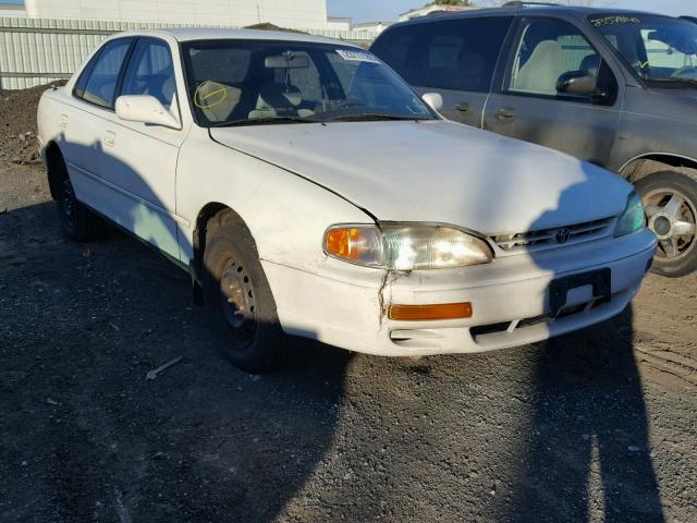 4T1BG12K1TU681268 - 1996 TOYOTA CAMRY DX WHITE photo 1