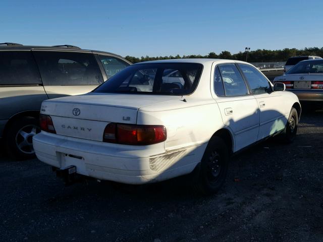 4T1BG12K1TU681268 - 1996 TOYOTA CAMRY DX WHITE photo 4