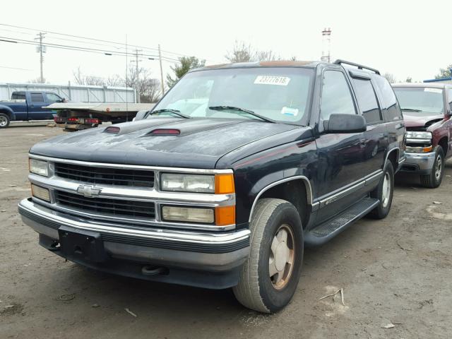 1GNEK13R1TJ344412 - 1996 CHEVROLET TAHOE K150 BLACK photo 2