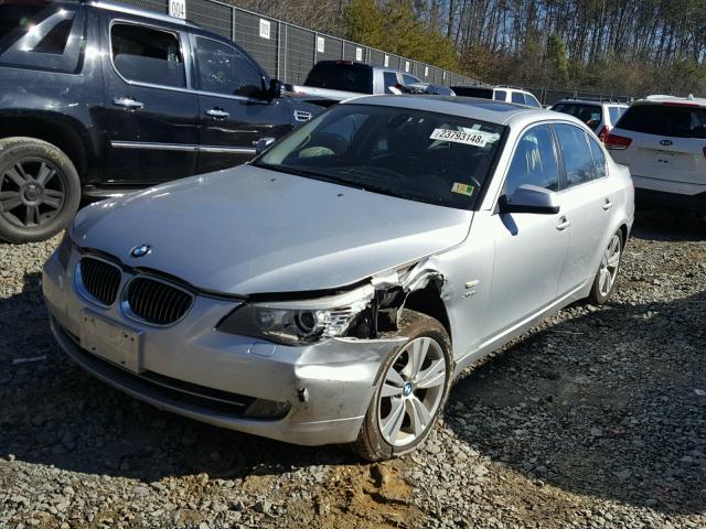 WBANV1C5XAC444018 - 2010 BMW 528 XI SILVER photo 2