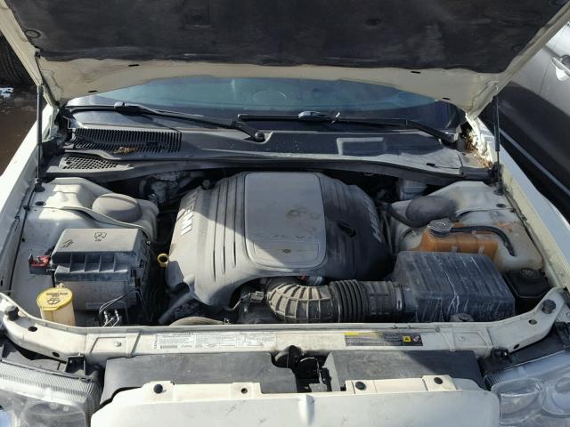 2C3AA63H75H608370 - 2005 CHRYSLER 300C WHITE photo 7