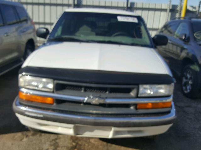 1GNCS18W4YK265713 - 2000 CHEVROLET BLAZER WHITE photo 9