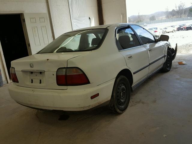 1HGCD5631TA038319 - 1996 HONDA ACCORD LX WHITE photo 4