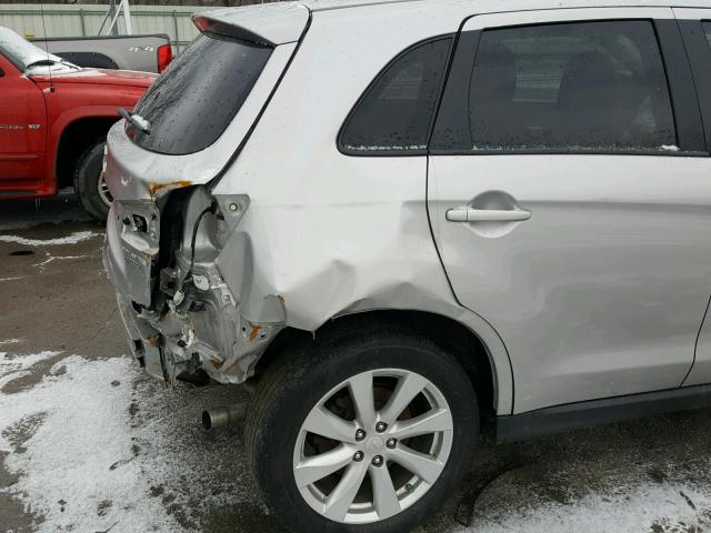 4A4AP3AUXEE030905 - 2014 MITSUBISHI OUTLANDER SILVER photo 9