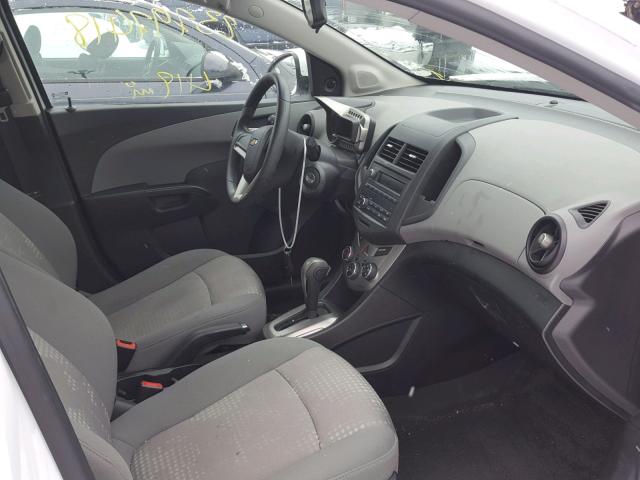 1G1JA6SH0D4198092 - 2013 CHEVROLET SONIC LS 白色 照片 5
