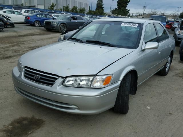 JT2BG22K4Y0463651 - 2000 TOYOTA CAMRY CE SILVER photo 2