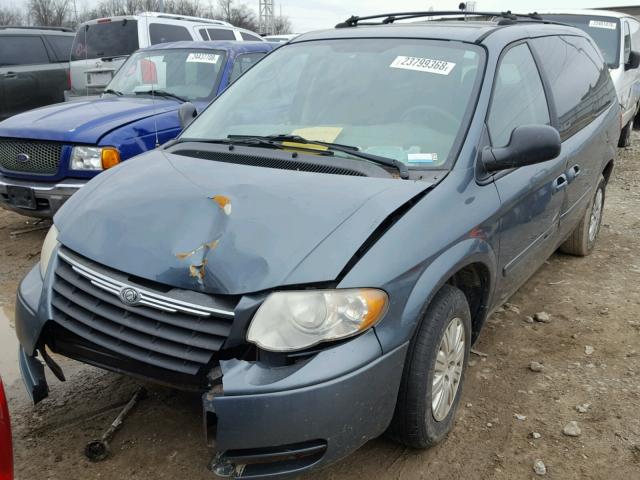 2C4GP44R05R268182 - 2005 CHRYSLER TOWN & COU TEAL photo 2