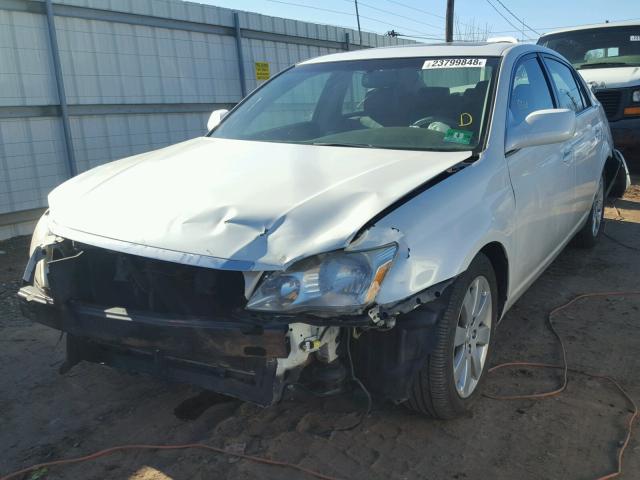 4T1BK36B25U016502 - 2005 TOYOTA AVALON XL WHITE photo 2