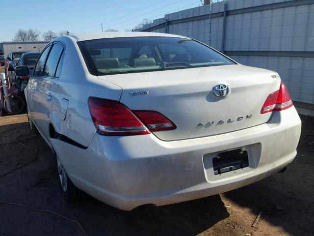 4T1BK36B25U016502 - 2005 TOYOTA AVALON XL WHITE photo 3