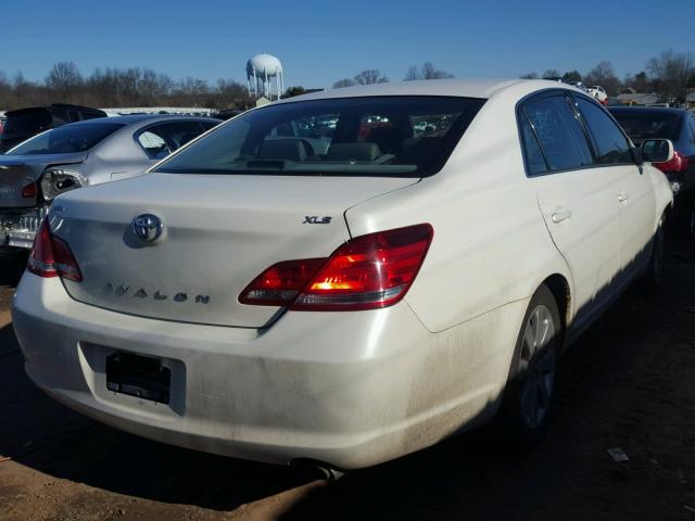 4T1BK36B25U016502 - 2005 TOYOTA AVALON XL WHITE photo 4