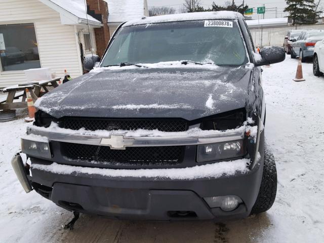 3GNEK12Z65G274458 - 2005 CHEVROLET AVALANCHE GRAY photo 9