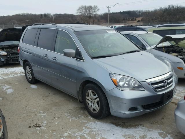 5FNRL38677B094706 - 2007 HONDA ODYSSEY EX SILVER photo 1