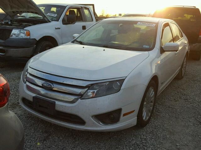 3FADP0L35AR249324 - 2010 FORD FUSION HYB WHITE photo 2